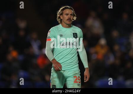 Peterborough, Royaume-Uni.02 novembre 2021.Danny Ward #25 de la ville de Huddersfield pendant le match à Peterborough, Royaume-Uni le 11/2/2021.(Photo de Mark Cosgrove/News Images/Sipa USA) crédit: SIPA USA/Alay Live News Banque D'Images