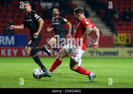 LONDRES, ROYAUME-UNI.2 NOV Conor Washington de Charlton Athletic tire lors du match Sky Bet League 1 entre Charlton Athletic et Rotherham United à The Valley, Londres, le mardi 2 novembre 2021.(Credit: Tom West | MI News) Credit: MI News & Sport /Alay Live News Banque D'Images