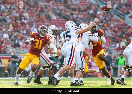 Arizona Wildcats Quarterback Want Plummer (15) passe le ballon lors d'un match de football universitaire NCAA contre les chevaux de Troie de la Californie du Sud.La Troja Banque D'Images