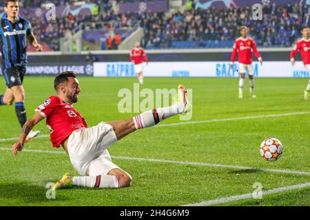 Bergame, Italie.02 novembre 2021.Bergame, Italie, le 2 novembre 2021, Bruno Fernandes (18) de Manchester United s'oriente vers le but lors de l'UEFA Champions League, match de football du Groupe F entre Atalanta BC et Manchester United le 2 novembre 2021 au Gewiss Stadium de Bergame, Italie - photo: Nigel Keene/DPPI/LiveMedia crédit: Independent photo Agency/Alay Live News Banque D'Images