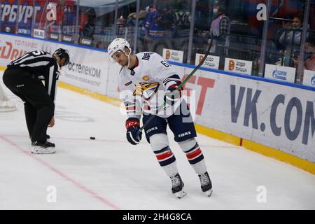 Saint-Pétersbourg, Russie.02 novembre 2021.Philipp Maillet (61) de Metallurg Magnitogorsk vu pendant la saison régulière 2021-22 de la KHL de la Ligue de hockey Kontinental entre SKA Saint-Pétersbourg et Metallurg Magnitogorsk au Palais des sports de glace.Note finale; SKA Saint-Pétersbourg 2:3 Metallurg Magnitogorsk.Crédit : SOPA Images Limited/Alamy Live News Banque D'Images