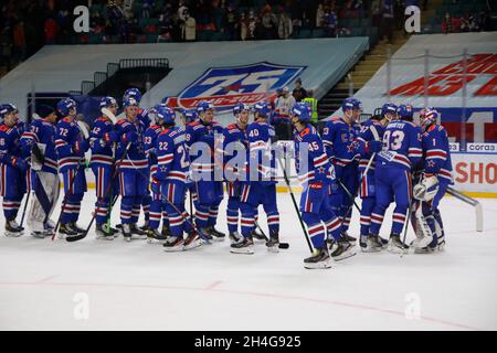 Saint-Pétersbourg, Russie.02 novembre 2021.SKA Saint Petersburg joueurs de hockey vus pendant la saison régulière de la KHL 2021-22 de la Ligue de hockey Kontinental entre SKA Saint Petersbourg et Metallurg Magnitogorsk au Palais des sports de glace. Score final; SKA Saint Petersbourg 2:3 Metallurg Magnitogorsk.(Photo de Maksim Konstantinov/SOPA Images/Sipa USA) crédit: SIPA USA/Alay Live News Banque D'Images