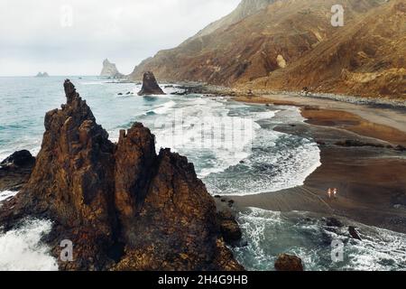 La vue de la terrasse d'observation sur la plage Las Teresitas Tenerife. Banque D'Images