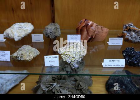 Collection de minéraux et de roches exposée dans la salle Mineral & Rock à l'intérieur du Musée mondial des mines.Butte.Montana.USA Banque D'Images