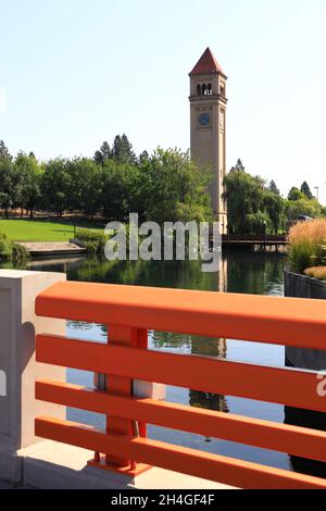 Riverfront Park avec Spokane River et le Great Northern Clocktower en arrière-plan.Spokane.Washington.USA Banque D'Images