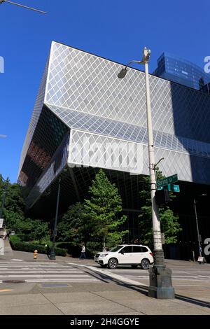 Vue extérieure de la bibliothèque centrale de Seattle avec toit en verre incliné.Downtown Seattle.Washington.USA Banque D'Images