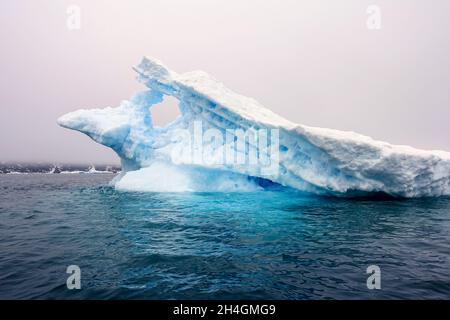 Iceberg au large de la côte ouest du Groenland Banque D'Images