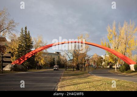 Chemin d'entrée au campus de l'Université de Calgary à l'automne, Alberta, Canada Banque D'Images
