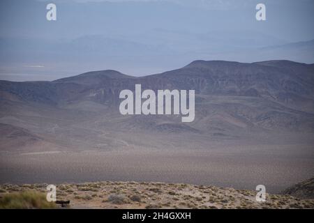 Vue depuis Dantes View, 5 575ft au-dessus du bassin de Badwater, parc national de la Vallée de la mort, Californie, États-Unis. Banque D'Images