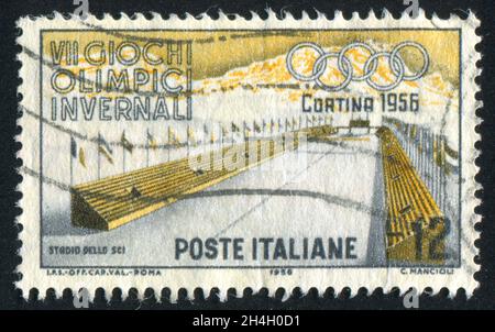 ITALIE - VERS 1956: Timbre imprimé par l'Italie, montre le stade de Cortina, ski, vers 1956 Banque D'Images