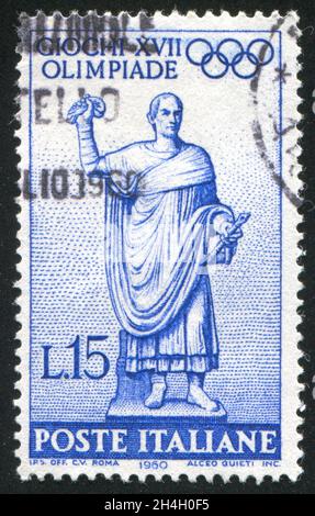 ITALIE - VERS 1960 : timbre imprimé par l'Italie, montre la statue du consul romain en route vers les Jeux Olympiques, vers 1960 Banque D'Images