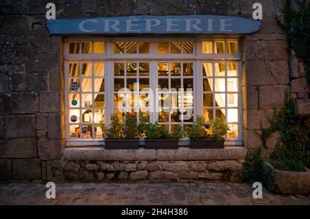 Tir au crépuscule, crêperie, Locronan (Lokorn), Finistère, Bretagne,France Banque D'Images