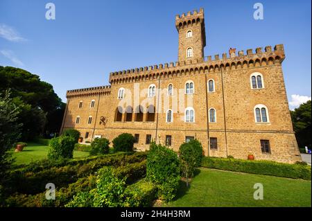 Le château de Paschini est un château de style médiéval situé à Castiglioncello, en Toscane.Italie, Livourne. Banque D'Images