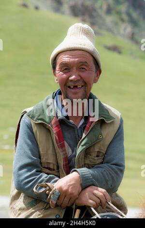 Rider kirghize, route vers le lac Song Kol, province de Naryn, Kirghizistan, Asie centrale Banque D'Images