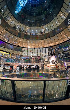 Atrium, Galeries Lafayette, Friedrichstrasse, Berlin, Allemagne Banque D'Images