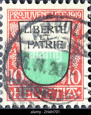 Suisse - Circa 1919: Timbre-poste imprimé en Suisse montrant les armoiries du canton suisse de Vaud avec le texte liberté et Fa Banque D'Images