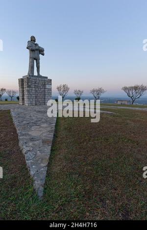 Statue de Nuno Alvaras Pereira, château d'Ourem, Ourem, quartier Santarem, région Centro,Portugal Banque D'Images