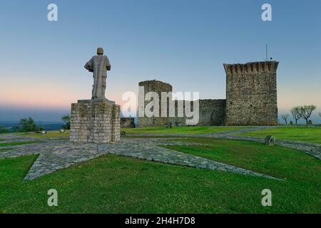 Statue de Nuno Alvaras Pereira, château d'Ourem, Ourem, quartier Santarem, Regiao do Centro,Portugal Banque D'Images