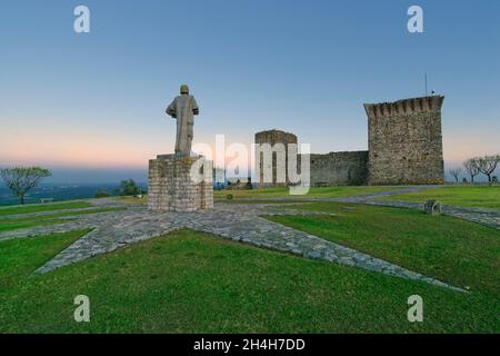 Statue de Nuno Alvaras Pereira, château d'Ourem, Ourem, quartier Santarem, Regiao do Centro,Portugal Banque D'Images