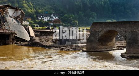 Catastrophe d'inondation 2021, détruit le pont népomuk au-dessus de la rivière Ahr, Rech, vallée de l'Ahr, Eifel, Rhénanie-Palatinat,Allemagne Banque D'Images