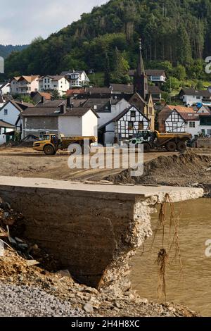 Catastrophe d'inondation 2021, travaux de nettoyage de la rivière Ahr, Rech, Ahrtal, Eifel, Rhénanie-Palatinat,Allemagne Banque D'Images