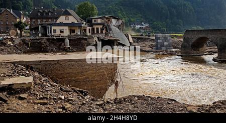 Catastrophe d'inondation 2021, détruit le pont népomuk au-dessus de la rivière Ahr, Rech, vallée de l'Ahr, Eifel, Rhénanie-Palatinat,Allemagne Banque D'Images