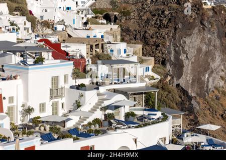 Imerovigli, Santorini, Grèce - 29 juin 2021 : maisons blanchies à la chaux à Imerovigli sur l'île de Santorini, Cyclades, Grèce Banque D'Images