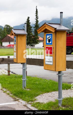 Station de charge pour voitures électriques, station de charge électrique, Reit im Winkl, haute-Bavière, Bavière,Allemagne Banque D'Images