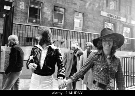 Groupe pop suédois ABBA à Londres après avoir remporté le concours Eurovision Song à Brighton, en Angleterre, en avril 1974.Benny Andersson et Anni-Frid Lyngstad .photo: Lennart Edling / Kamerabild / TT News Agency / Code: 3012 Banque D'Images