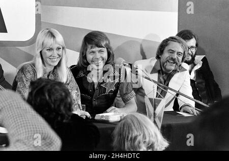 1976-10-10Une de pop suédois Abba, Agnetha Faltskog Bjorn Ulvaeus et le directeur Stikkan Andersson, lors d'une interview à Varsovie.Photo: Bjorn Larsson Ask / Kamerabild / TT / code 3020 Banque D'Images