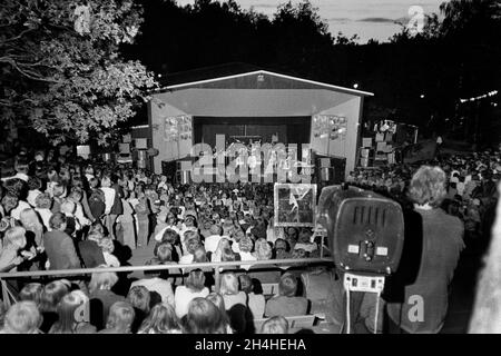 Une vue de Gamleby Folkpark à Vastervik, en Suède, lors d'un concert avec le groupe pop suédois Abba le 9 juillet 1975, lors de « Abba Folkpark Tour 1975 ».photo : Christer Kindahl / Kamerabild / TT News Agency / Code 3019 Banque D'Images