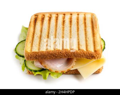 pain grillé au jambon, au fromage et aux légumes, isolé sur fond blanc Banque D'Images