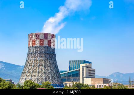 Centrale thermique fonctionnant avec de la fumée, Bosnie-Herzégovine.Mise au point sélective Banque D'Images