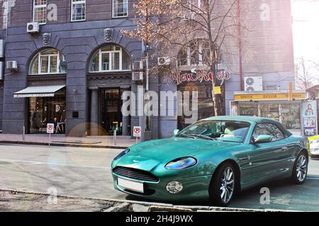 Kiev, Ukraine - 8 avril 2012 : Aston Martin DB7 Vantage Volante dans la ville Banque D'Images