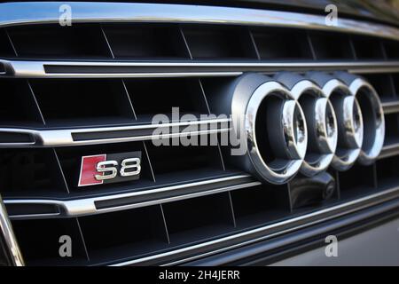 Kiev, Ukraine - 10 avril 2014.Logo Audi S8 gros plan Banque D'Images