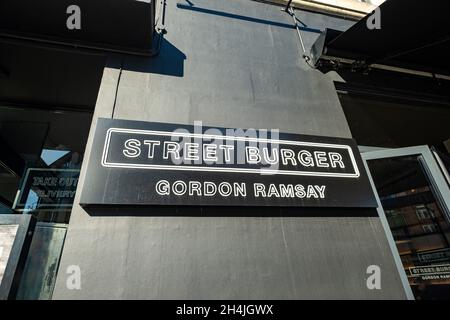 Londres - 2021 novembre : restaurant Gordon Ramsay Street Burger sur Kensington High Street Banque D'Images