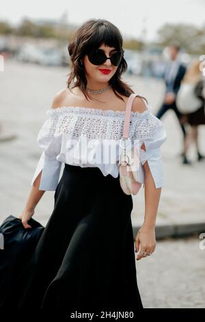 Street style, Maria Bernad arrivant au Dior Spring Summer 2022 show, qui s'est tenu au Tuileries Garden, Paris, France, le 28 septembre 2021.Photo de Marie-Paola Bertrand-Hillion/ABACAPRESS.COM Banque D'Images