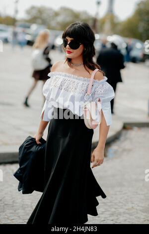 Street style, Maria Bernad arrivant au Dior Spring Summer 2022 show, qui s'est tenu au Tuileries Garden, Paris, France, le 28 septembre 2021.Photo de Marie-Paola Bertrand-Hillion/ABACAPRESS.COM Banque D'Images