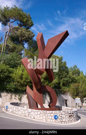 France, Alpes-Maritimes (06), Saint-Paul-de-Vence, Sculpture du rond-point d'acc?s ?la fondation Maeght/France, Alpes Maritimes, Saint Paul de Vence, Sculpture du rond-point d'accès à la fondation Maeght Banque D'Images