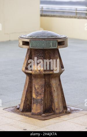 Photo verticale du monument commémoratif et du phare Captain Cook à Tweed Heads, Nouvelle-Galles du Sud, Australie Banque D'Images