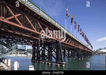 SYDNEY, AUSTRALIE - 30 septembre 2021 : pont piétonnier de la rue Pyrmont à Sydney, Australie Banque D'Images