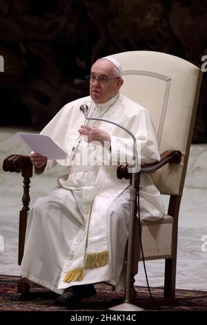 État de la Cité du Vatican, Saint-Siège.03ème novembre 2021.LE PAPE FRANÇOIS lors de son audience générale de mercredi au Vatican.(Image de crédit : © Evandro Inetti/ZUMA Press Wire) Banque D'Images