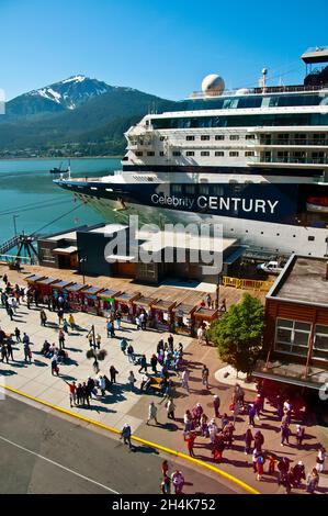 Bateau de croisière de célébrité amarré à Juneau, Alaska Banque D'Images