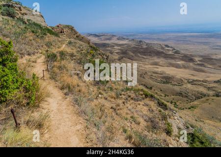 Sentier autour du monastère de la grotte d'Udabno au complexe monastique Davit Gareja En Géorgie Banque D'Images