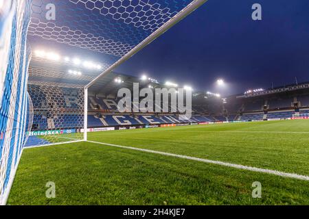 Genk, Belgique.03ème novembre 2021.Un point de vue général (GV) de l'arène Cegeka avant le match de l'UEFA Europa League Group H entre KRC Genk et West Ham United le 3 novembre 2021 à Genk, Belgique.(Photo de Daniel Chesterton/phcimages.com) Credit: PHC Images/Alamy Live News Banque D'Images