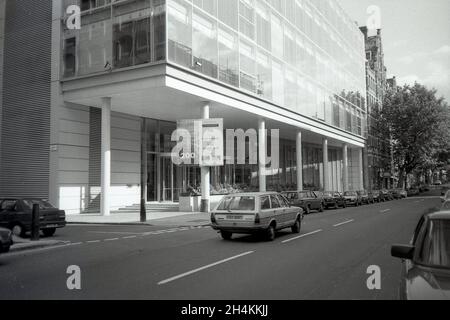 Siège social de Independent Television News au 200 Gray's Inn Road à Londres, en Angleterre, le 2 octobre 1991.Fondé en 1955, le radiodiffuseur a déménagé dans les nouveaux studios en mai 1991. Banque D'Images