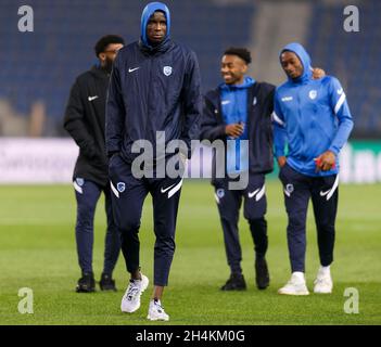 Genk, Belgique.03ème novembre 2021.Les joueurs de Genk prennent part à une visite du stade avant leur match de l'UEFA Europa League Group H contre West Ham United à Cegeka Arena le 3 novembre 2021 à Genk, en Belgique.(Photo de Daniel Chesterton/phcimages.com) Credit: PHC Images/Alamy Live News Banque D'Images