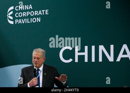 Glasgow, Royaume-Uni.2 novembre 2021.L'ancien vice-président et environnementaliste des États-Unis, Al Gore, s'exprime à l'occasion de l'inauguration du Pavillon d'entreprise de la Chine à la 26e session en cours de la Conférence des Parties (COP26) à la Convention-cadre des Nations Unies sur les changements climatiques, à Glasgow, en Écosse, au Royaume-Uni, le 2 novembre 2021.POUR ALLER AVEC la « confiance politique mutuelle entre les pays essentiels à la coopération mondiale sur le changement climatique, dit Al Gore » Credit: Han Yan/Xinhua/Alay Live News Banque D'Images