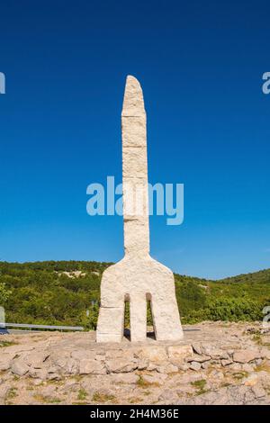 Baska, Croatie - 4 septembre 2021.Partie de la vallée de Baska Glagolitic Alphabet Trail, le plus ancien alphabet slave connu datant du IXe siècle. Banque D'Images