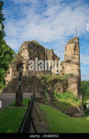 Château de Knaresborough, vue en été de la Tour du Roi, une caractéristique importante des ruines du château de Knaresborough, Yorkshire du Nord, Angleterre, Royaume-Uni Banque D'Images